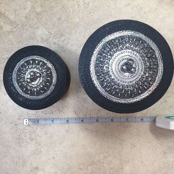 Decorative round boxes - Picture 4 of 7